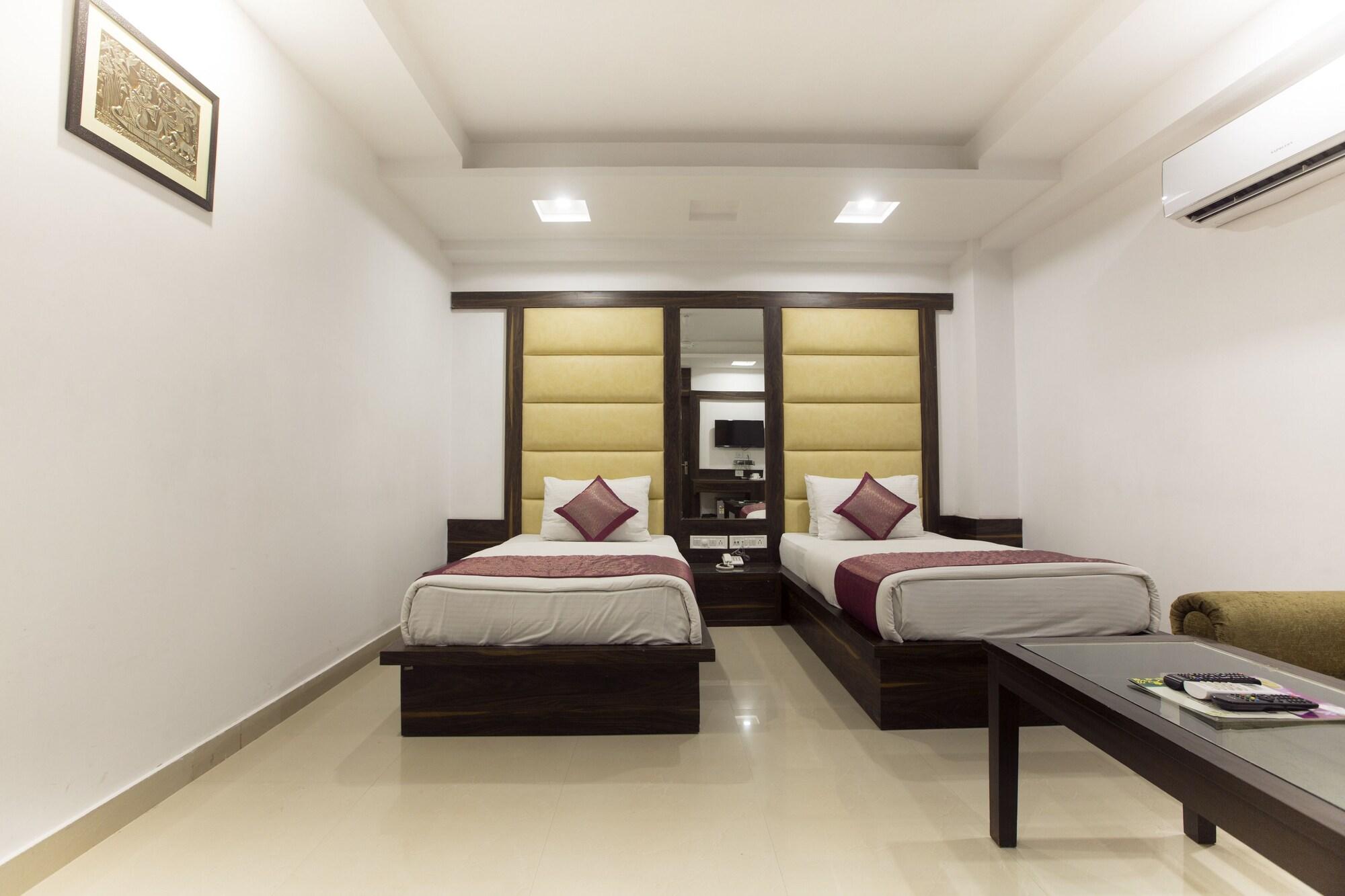 Hotel Krishna Deluxe-By Rcg Hotels Nova Deli Exterior foto