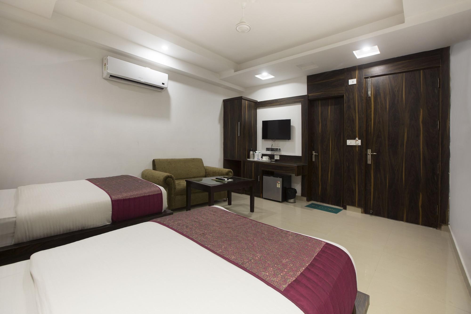 Hotel Krishna Deluxe-By Rcg Hotels Nova Deli Exterior foto