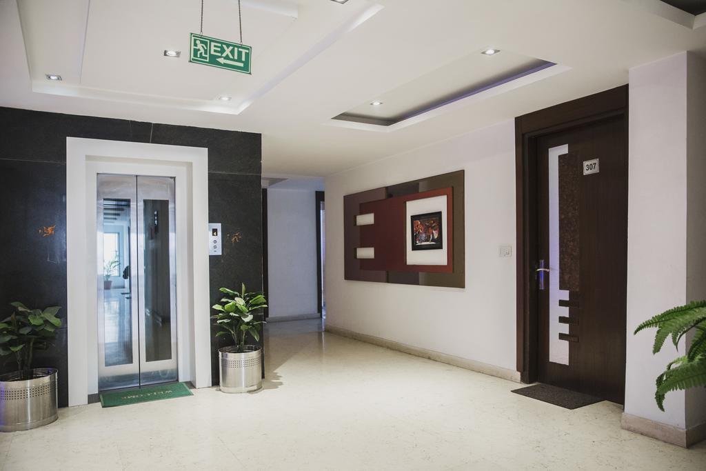 Hotel Krishna Deluxe-By Rcg Hotels Nova Deli Exterior foto