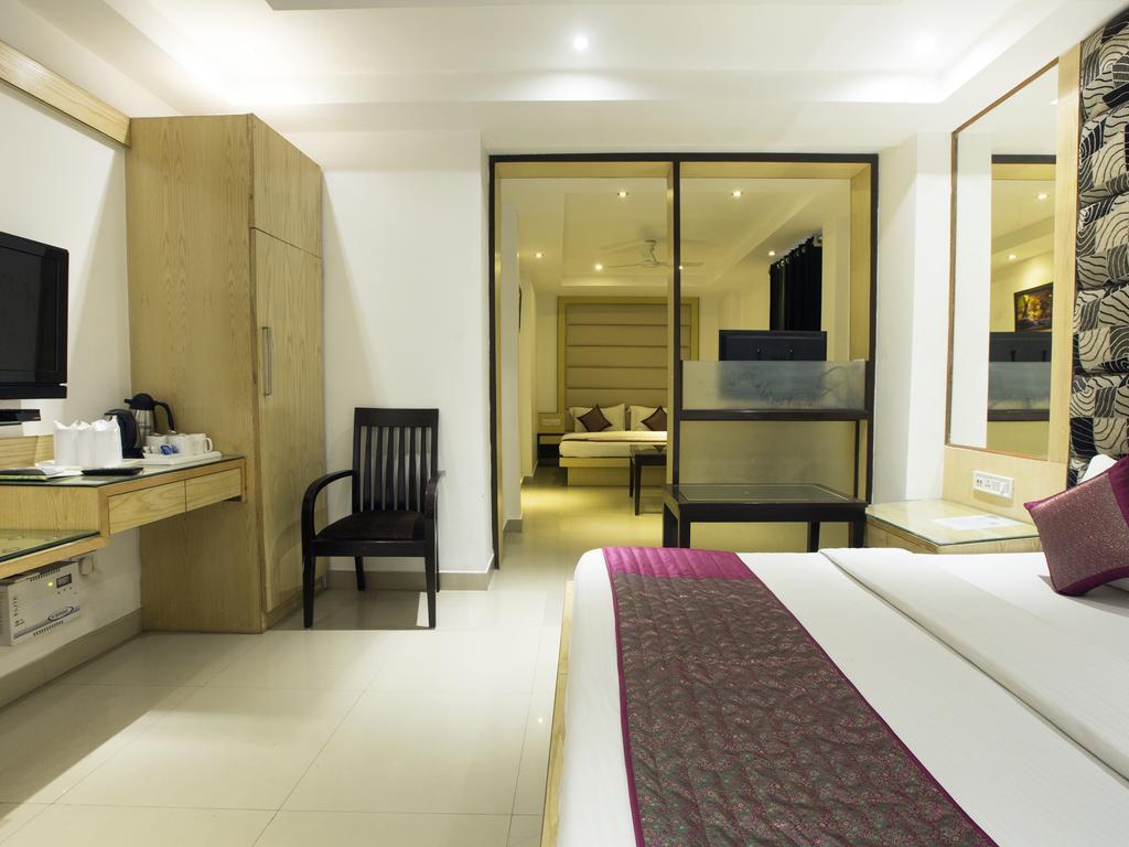Hotel Krishna Deluxe-By Rcg Hotels Nova Deli Exterior foto